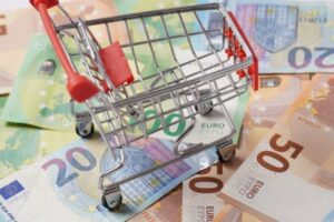 Adrano, ‘card’ di 382 euro per beni alimentari a 2000 famiglie: dai ministeri Agricoltura ed Economia