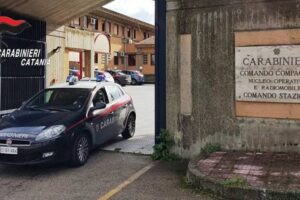 Gravina di Catania, aggredisce la nonna per avere soldi: 19enne arrestato per tentata estorsione e maltrattamenti
