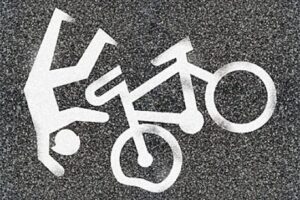 Paternò, ciclista ferito in un incidente stradale: cade sull’asfalto lungo via Mongibello