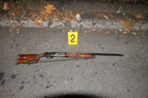 Catania, sfuggì al controllo della Polizia abbandonando un fucile rubato: arrestato 32enne