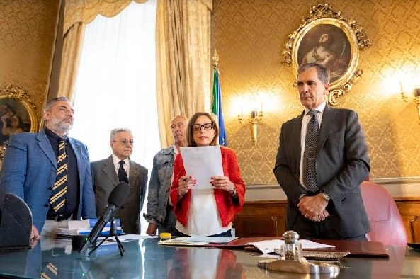 Catania, Trantino si insedia da sindaco: “Non tradirò mai questa città”