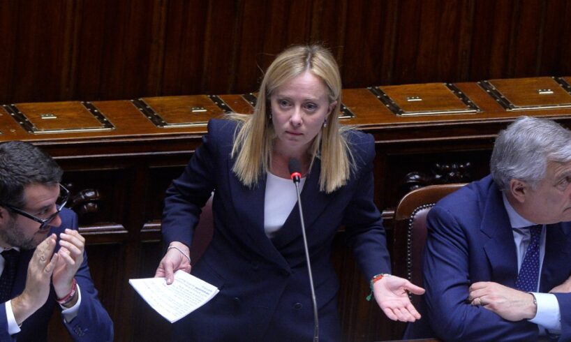 Governo, lo stop al reddito di cittadinanza compatta l’opposizione. Meloni: “Alle critiche rispondo con i risultati”