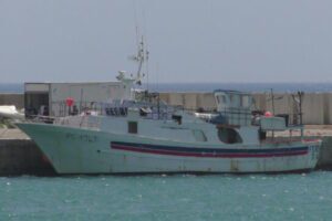 Sicilia, nel peschereccio 5,3 tonnellate di cocaina: è il sequestro più importante fatto in Italia