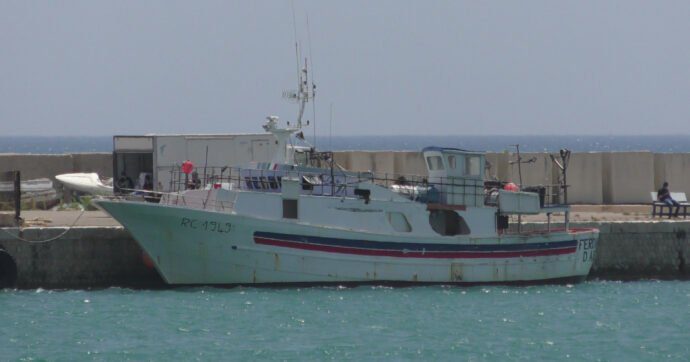 Sicilia, nel peschereccio 5,3 tonnellate di cocaina: è il sequestro più importante fatto in Italia
