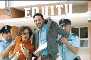 Due agguerriti antieroi decisi a riscattare tutti gli «attassati» d'Italia dalle vessazioni di «Equitù». Si intitola «Gli attassati» il secondo film con Matranga e Minafò, diretto da Lorenzo Tiberia, che sarà presentato in anteprima a Palermo e Catania prima dell' arrivo su Prime a partire dal 31 agosto. Un film prodotto da Lungta Film, Sicilia Social Star e Vision Distribution in collaborazione con Amazon Prime Video, il film del regista Lorenzo Tiberia ha per protagonisti Matranga e Minafò alla loro seconda fatica cinematografica. Il film racconta la storia degli abitanti di una piccola cittadina dispersa nel Sud, già messi in ginocchio dalla crisi economica e dalla pandemia, improvvisamente sommersi dalle cartelle esattoriali da «Equitù». Dietro al la «tassazione illecita», in realtà, si cela il sindaco, uomo cinico e corrotto, disposto a tutto pur di appianare il bilancio comunale e conquistare la poltrona di segretario all'interno del suo partito. Tra le vittime degli esattori capitanati dal temibile direttore di «Equitù», detto lo sceriffo, anche Toni, squattrinato rappresentante di guanti e mascherine, ed Emanuele, bizzarro hair-stylist per cani. I due, mentre si trovano in fila negli uffici di «Equitù», scoprono di essere legati a quella salatissima cartella esattoriale per mancati adempimenti del salone di bellezza per cani di Emanuele, di cui Toni risulta essere proprietario a seguito di un'eredita` lasciata dalla nonna defunta.