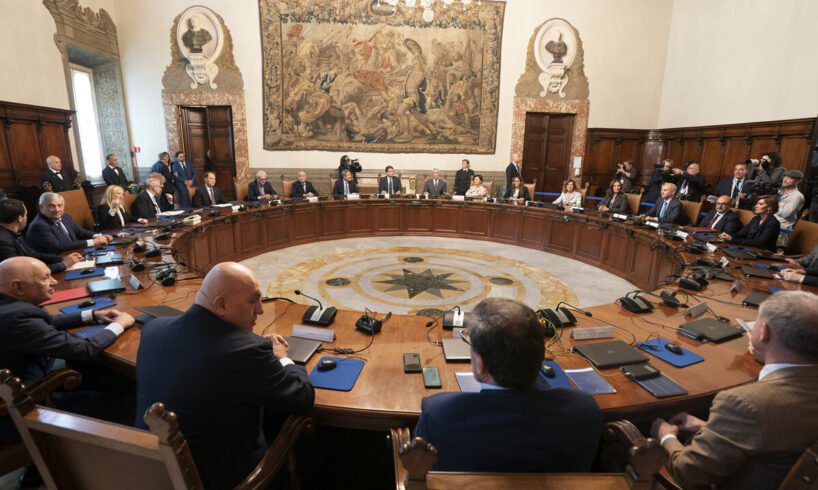 Il Governo cancella gli algoritmi per i voli nazionali e per le isole. Schifani: “Un passo avanti”