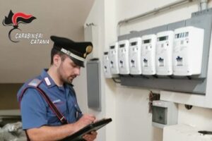 Maniace e Randazzo, contatori della luce manomessi per abbattere i consumi: 18 persone denunciate
