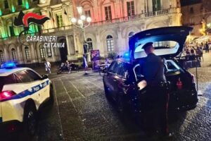 Catania, multe a 2 ristoranti vicini al Teatro Bellini: si erano allargati troppo con tavolini e sedie