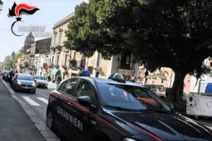Catania, tenta di rubare un costume e uno zaino in un negozio multipiano : 23enne denunciato