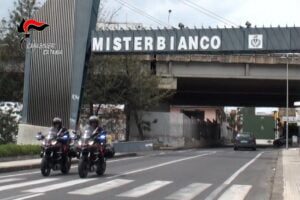 Misterbianco, 19enne sorpreso a rubare in un appartamento di via Lenin: arrestato in flagranza