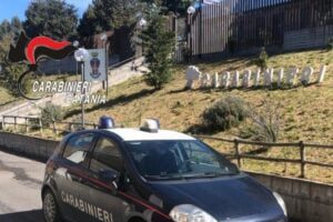 Bronte, un pugno in faccia alla compagna e un calcio alla zia: 27enne arrestato in flagranza