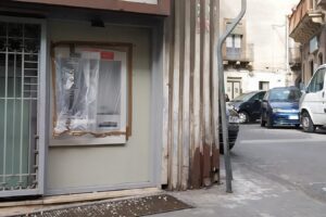 Paternò, un petardo danneggia il bancomat di una banca: si cerca l’autore