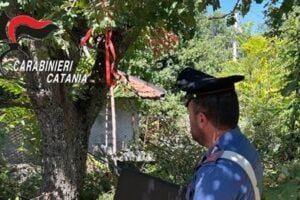 Pedara, 36enne ‘prepara’ il suicidio dopo la separazione: carabiniere in pensione dà l’allarme e lo salva