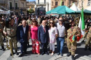 Bronte, grande folla al primo weekend della Sagra del Pistacchio: rallentamenti sulla SS 284 (VIDEO)