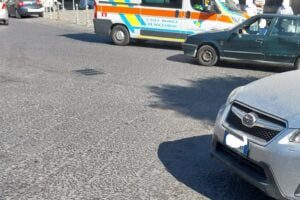 Paternò, auto travolge pedone in Piazza Santa Barbara