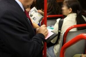 Reggio Emilia, 20enne senza biglietto dà al controllore generalità al maschile di un’amica