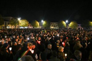 Adrano, sindaco dispone un minuto di silenzio per i funerali di Giulia: e il 24 Palazzo Bianchi s’illumina di rosso