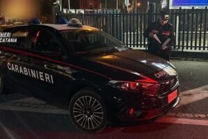 San Giovanni la Punta, 3 denunciati per i colpi di pistola nella rotatoria de “Le Zagare”: c’è un ferito in ospedale
