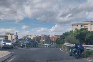 Paternò, scontro tra auto e moto nei pressi della rotatoria di Corso Italia: ferito il centauro di Belpasso