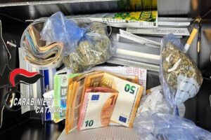 Giarre, pusher 22enne continuava a spacciare nonostante i domiciliari: riarrestato