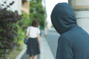 Catania, 50enne perseguita una donna di cui si era invaghito: misura cautelare dopo indagine Polizia postale