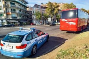 Catania, Polstrada ritira la patente a 13 “furbetti della corsia d’emergenza”