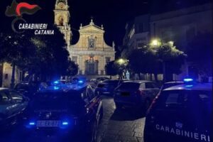 Biancavilla, 4 giovanissimi denunciati per maxi rissa nel centro: c’è anche un destinatario di Daspo