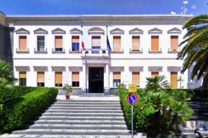 Belpasso, il TAR cambia il volto del Consiglio comunale: fuori Santonocito dentro Toscano