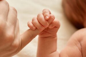 Ragusa, bambino tolto ai genitori affidatari: per Tribunale di Catania madre naturale è idonea a crescerlo