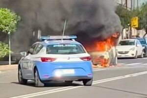 Catania, i poliziotti fanno i pompieri: intervento tempestivo in viale Vittorio Veneto evita tragiche conseguenze
