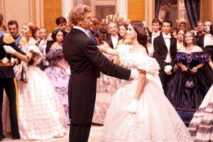 Milano, lezioni di valzer prima della proiezione de “Il Gattopardo”: organizzate dalla Cineteca