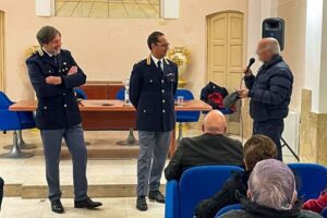 Adrano, presentato il vademecum anti truffe della Polizia