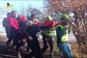 Etna, soccorso escursionista ferito sul cono vulcanico di Piano Vetore