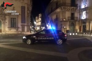 Caltagirone, 23enne ruba 46 confezioni di pasta adesiva per dentiera: arrestato