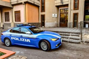 Adrano, fidanzato violento evade dai domiciliari e prova a rientrare: scoperto e indagato