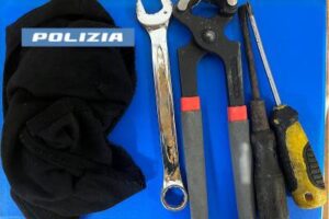 Catania, nella notte tentano furto in una trattoria della Plaia: 3 persone arrestate