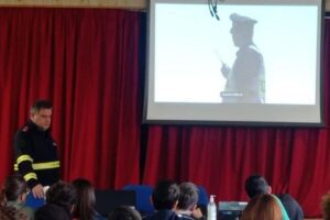 S. M. di Licodia, all’I.C. ‘Don Bosco’ lezioni di “sicurezza stradale”: 90 bambini imparano le regole dalla Polizia