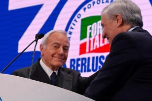 Forza Italia festeggia 30 anni: il domani senza Berlusconi è la sua scommessa. Letta: Tajani è il leader