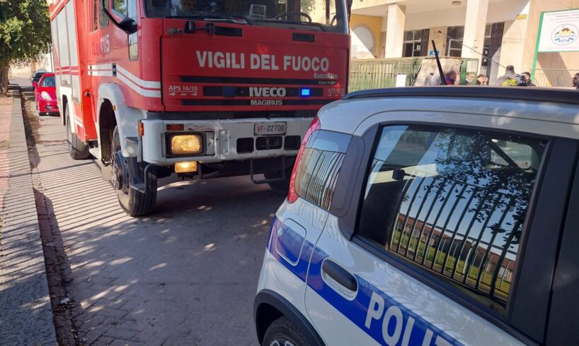 Paternò, incendio al secondo piano dell’istituto alberghiero ‘Chinnici’: studenti evacuati a scopo precauzionale