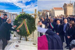 Adrano, il Questore di Catania depone corona d’alloro sulla tomba dell’Appuntato Falzone: messa in suffragio a S. M. degli Angeli
