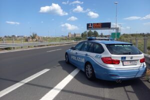 Catania, 19enne neopatentato zigzagava ubriaco con l’auto sulla Tangenziale Ovest: denunciato e patente ritirata