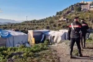 Paternò, sindaco Naso ordina sgombero della baraccopoli di c.da Ciappe Bianche: “Condizioni non sostenibili”