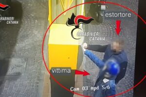 Catania, minaccia minorenne e si fa fare il pieno di benzina: 24enne agli arresti domiciliari col braccialetto (VIDEO)