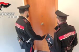 Trecastagni, 49enne evade dai domiciliari: le fantasiose versioni dei genitori davanti ai Carabinieri