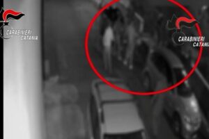 Rissa tra biancavillesi e adraniti con mazze da baseball: denunciati 8 giovani (5 sono minori) (VIDEO)