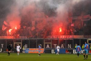 Catania, Daspo immediato a giovane tifoso con fumogeno allo stadio: per un anno ingresso vietato al ‘Massimino’