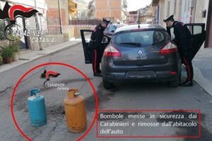 Palagonia, tentano di fare esplodere auto con due bombole dentro: 3 giovani arrestati per tentata strage