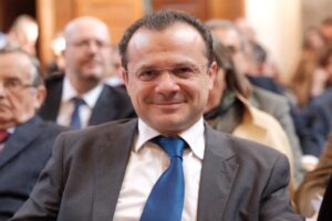 Sicilia, Cateno De Luca fonda la scuola di politica “Buona Amministrazione”: “Promuoverà una nuova generazione di leader”