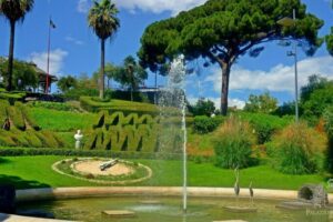 Catania, due minorenni aggrediti nella Villa Bellini da cinque ragazzini in bicicletta: circondati e presi a schiaffi