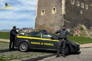 Paternò, falso finanziere raggira vari commercianti: 56enne catanese arrestato dalle vere Fiamme Gialle